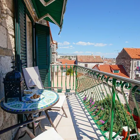 Boutique Guest Zephyrus Split