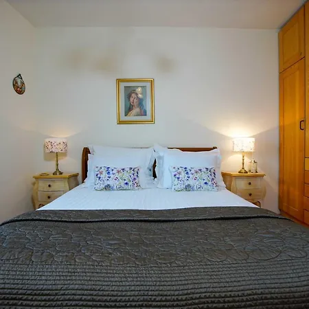 Boutique Guest Zephyrus בית הארחה 4*