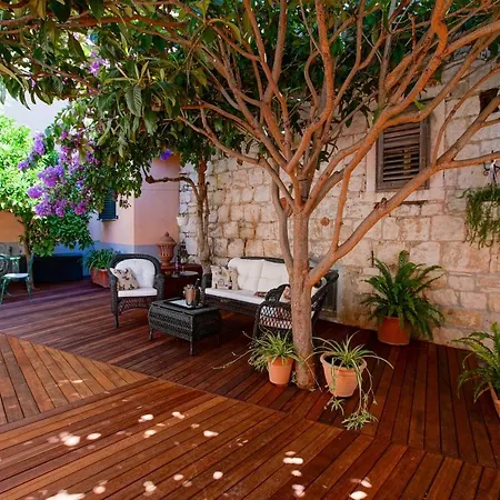 בית הארחה Boutique Guest Zephyrus 4*