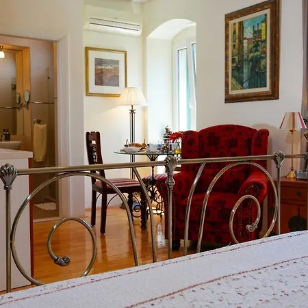 Πανσιόν Boutique Guest Zephyrus 4*