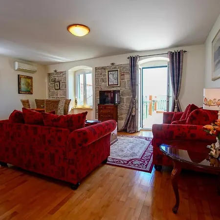 Boutique Guest Zephyrus בית הארחה 4*