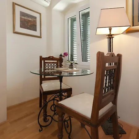 Πανσιόν Boutique Guest Zephyrus 4*