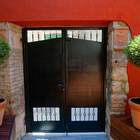 Boutique Guest Zephyrus Σπλιτ