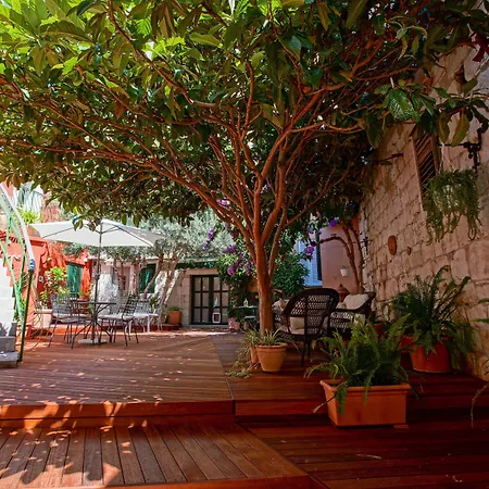 Boutique Guest Zephyrus Σπλιτ