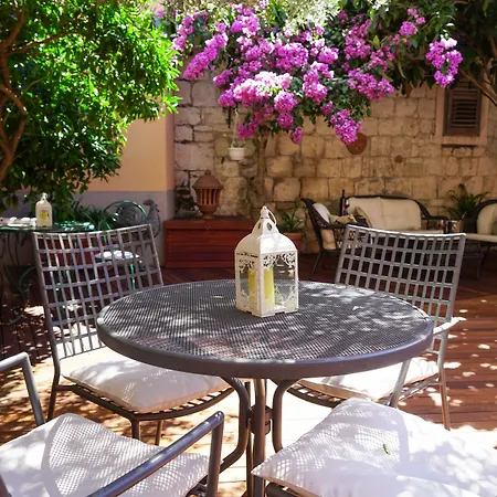 Boutique Guest Zephyrus