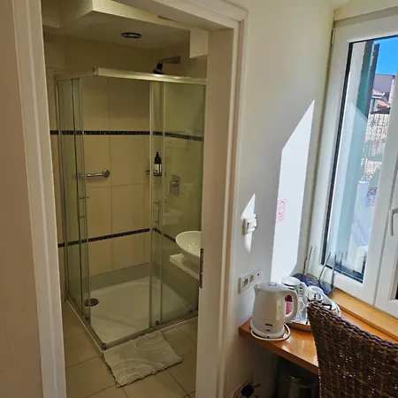 Boutique Guest Zephyrus בית הארחה 4*