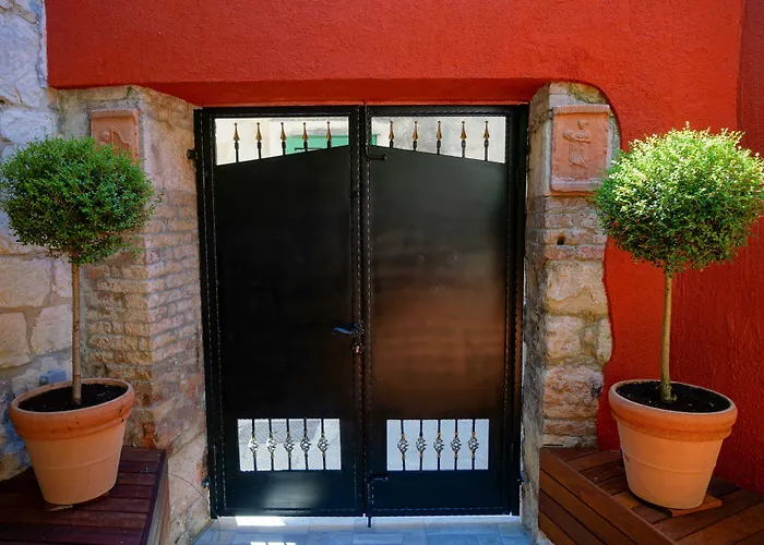 Boutique Guest Zephyrus Split