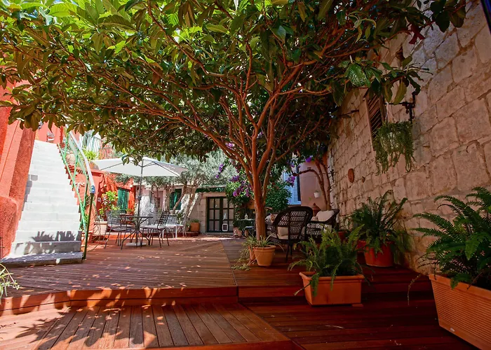 Boutique Guest Zephyrus Split